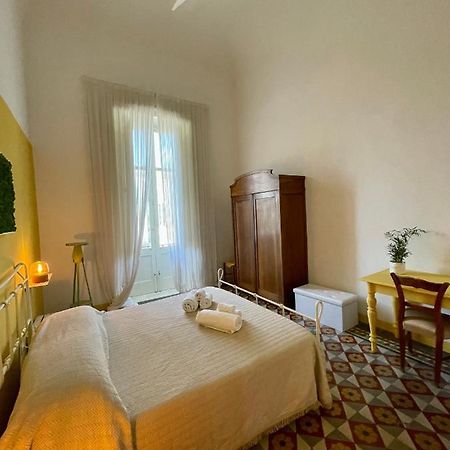 4 Balconi House-Appartamento Salentino Nel Centro Di เลชเช ภายนอก รูปภาพ