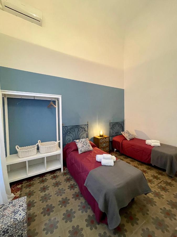 4 Balconi House-Appartamento Salentino Nel Centro Di เลชเช ภายนอก รูปภาพ