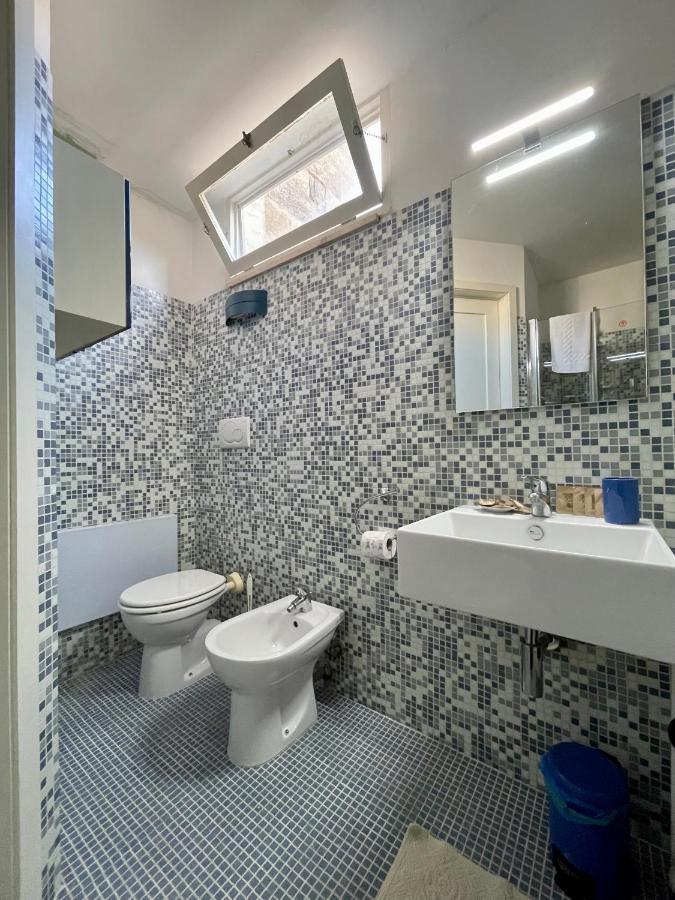 4 Balconi House-Appartamento Salentino Nel Centro Di เลชเช ภายนอก รูปภาพ