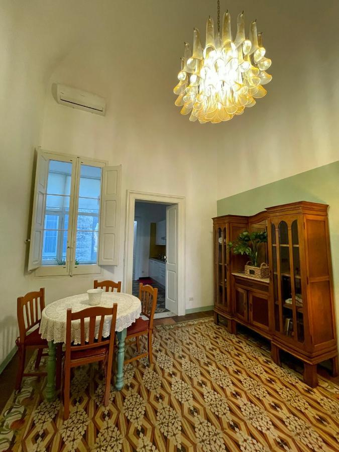 4 Balconi House-Appartamento Salentino Nel Centro Di เลชเช ภายนอก รูปภาพ