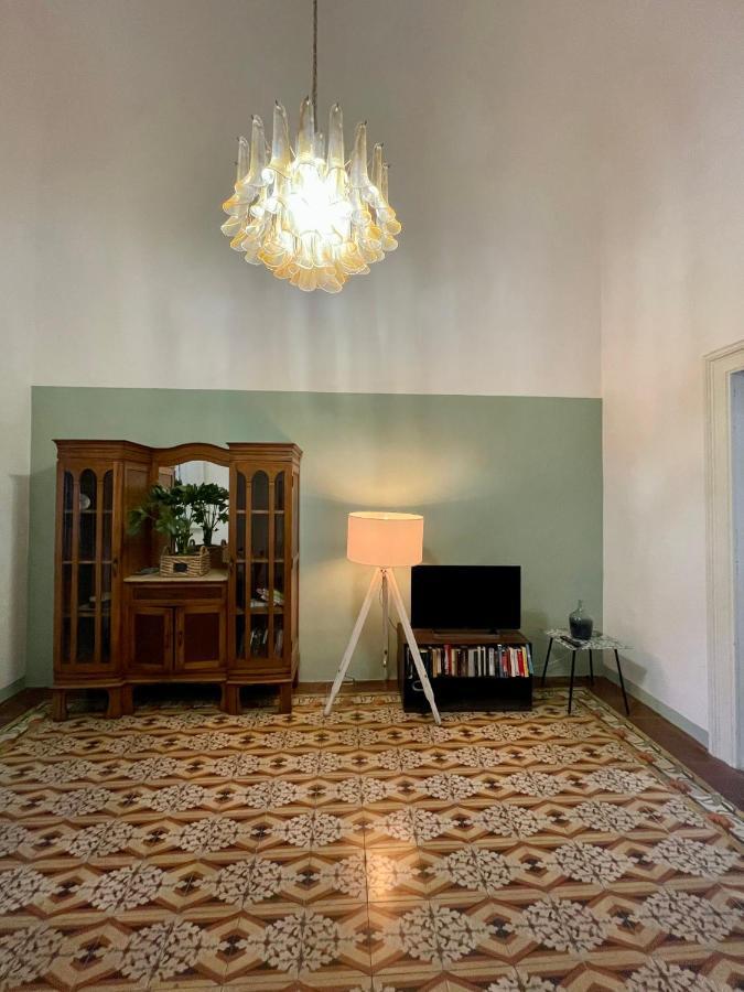 4 Balconi House-Appartamento Salentino Nel Centro Di เลชเช ภายนอก รูปภาพ