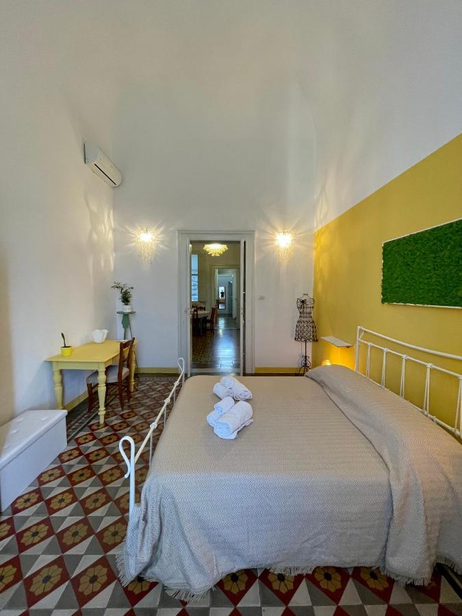 4 Balconi House-Appartamento Salentino Nel Centro Di เลชเช ภายนอก รูปภาพ
